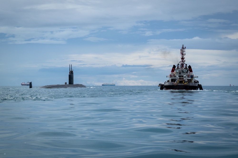 USS Hampton Departs from Saipan