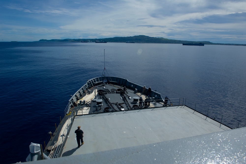 USS Frank Cable Arrives in Saipan