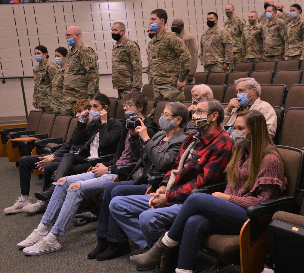 Illinois Army National Guard Soldier Retires After More Than 24 Years