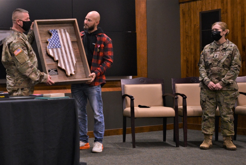 Illinois Army National Guard Soldier Retires After More Than 24 Years