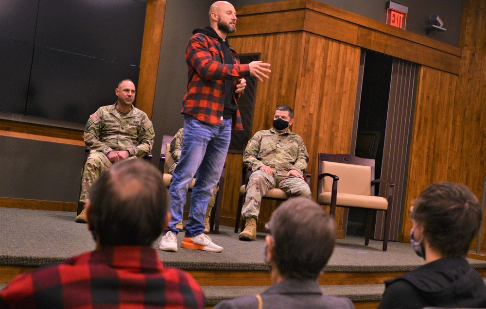 Illinois Army National Guard Soldier Retires After More Than 24 Years