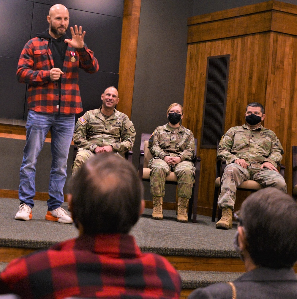 Illinois Army National Guard Soldier Retires After More Than 24 Years