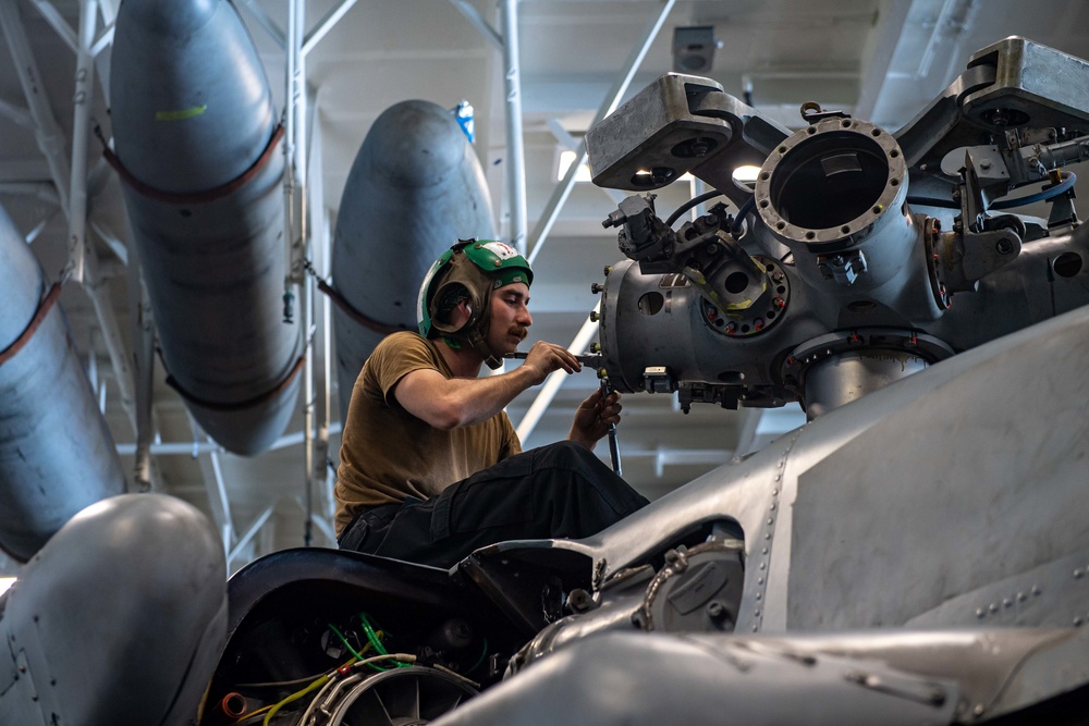 USS Carl Vinson (CVN 70) Sailors Conduct Maintenance in the Philippine Sea