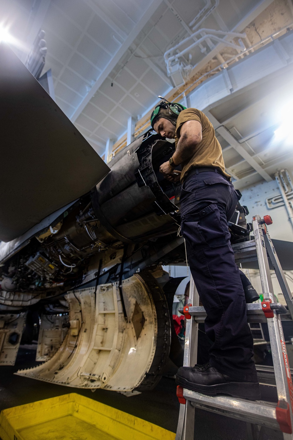 USS Carl Vinson (CVN 70) Sailors Conduct Maintenance in the Philippine Sea