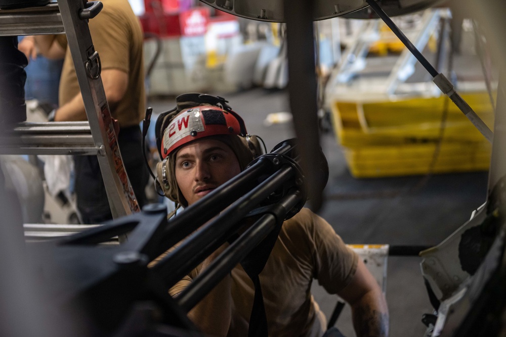 USS Carl Vinson (CVN 70) Sailors Conduct Maintenance in the Philippine Sea