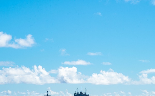 USS Carl Vinson (CVN 70) Conducts VERTREP with USNS Yukon (T-AO 202)