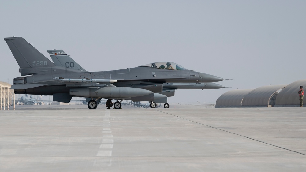 F-16 Hot-Pit Refueling