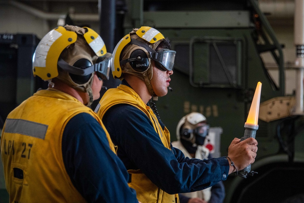 USS Portland (LPD 27) Conducts LCAC Operations
