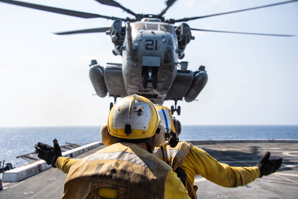 11th MEU Marines Disembark from USS Portland (LPD 27)