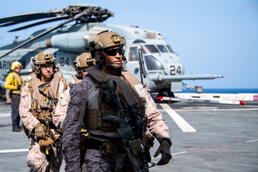 11th MEU Marines Disembark from USS Portland (LPD 27)