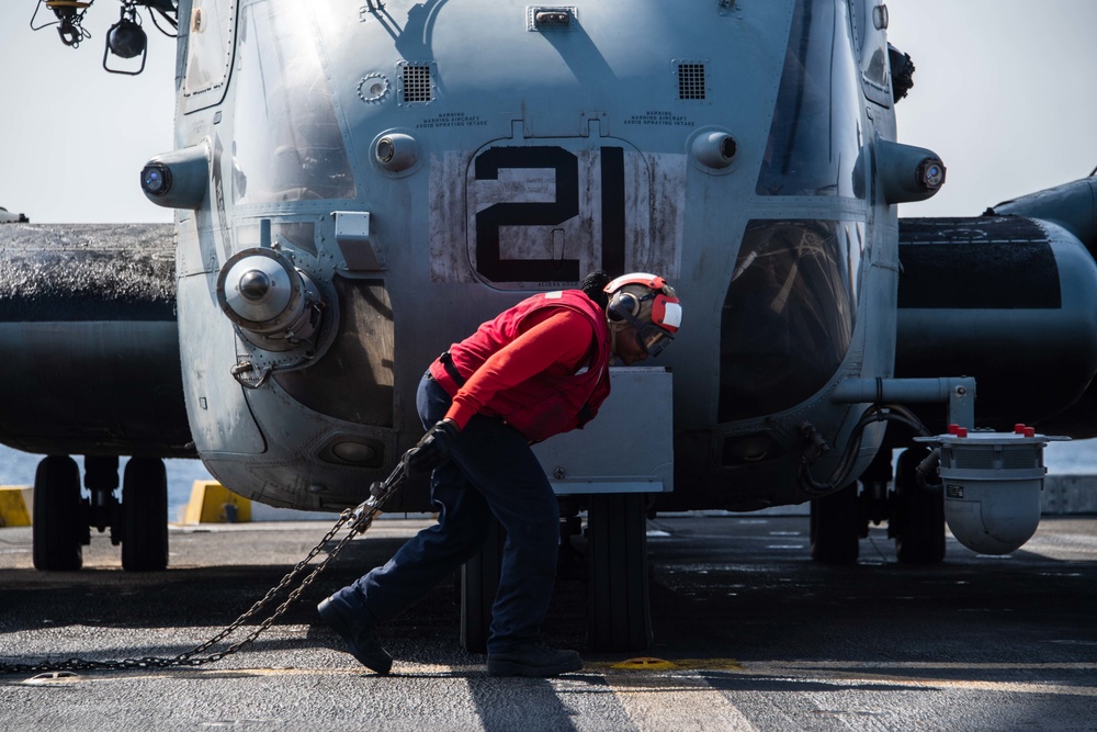 11th MEU Marines Disembark from USS Portland (LPD 27)