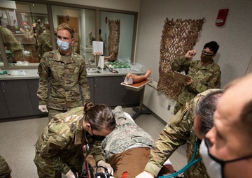 141st Medical Group partners with Washington State University medical students for training