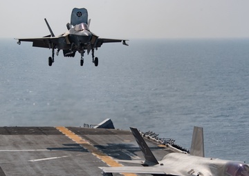USS Essex Conducts Flight Operations with HMS Queen Elizabeth