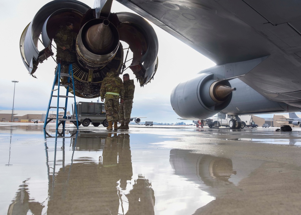 92nd AMXS prepares KC-135 Stratotankers for Global Thunder