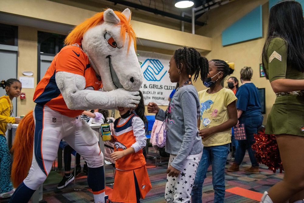 Buckley hosts Denver Broncos NFL PLAY 60 event