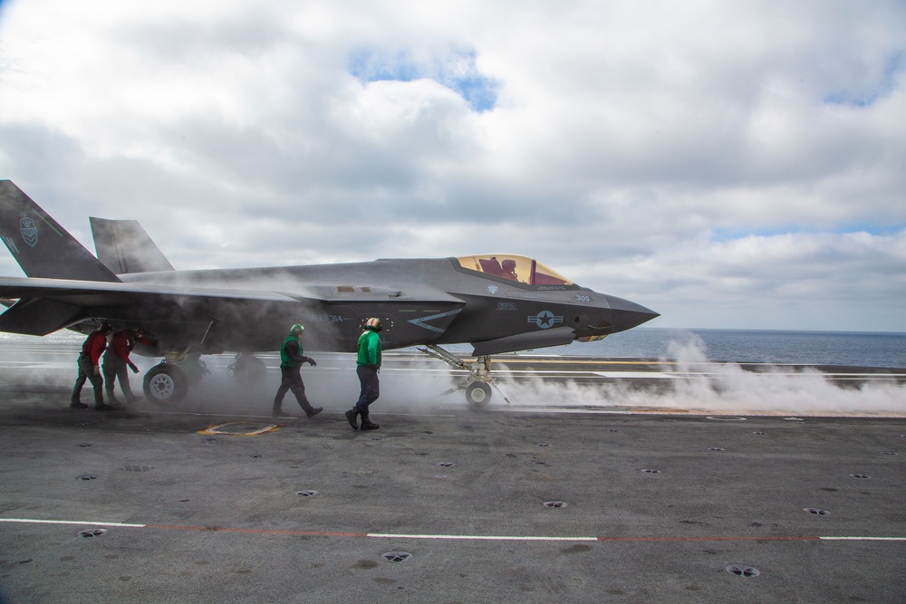 F-35C prepares to launch