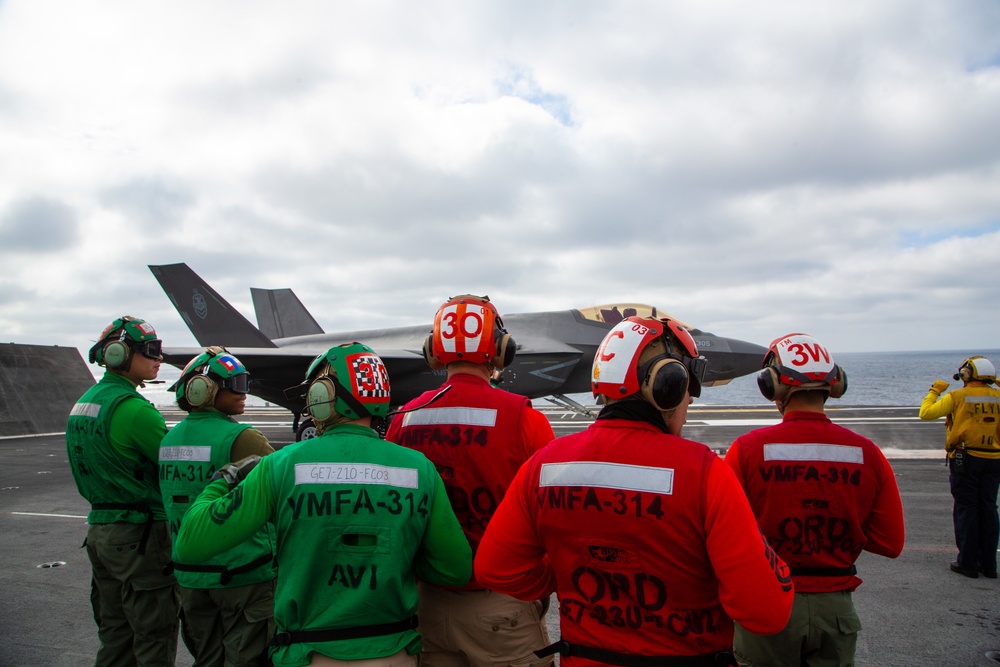 F-35C prepares to launch