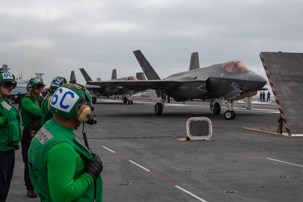 F-35C prepares to launch