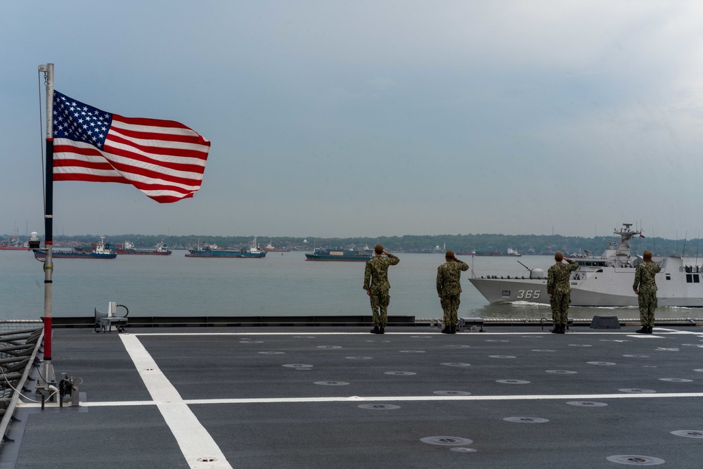 USS Jackson (LCS 6) and Helicopter Sea Combat (HSC) Squadron 23 Sailors Render Honors