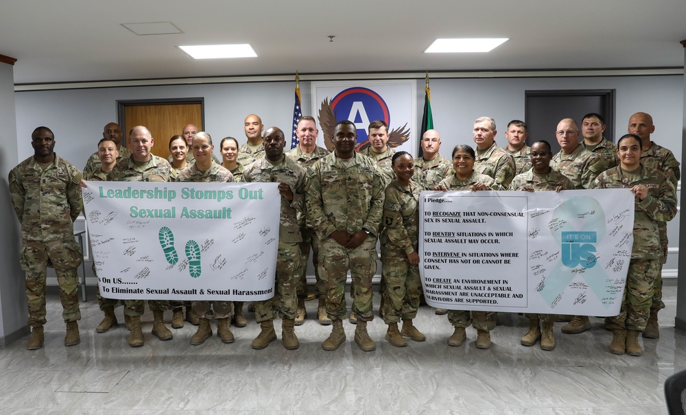 USARCENT Forward Leaders Sign SHARP Pledge