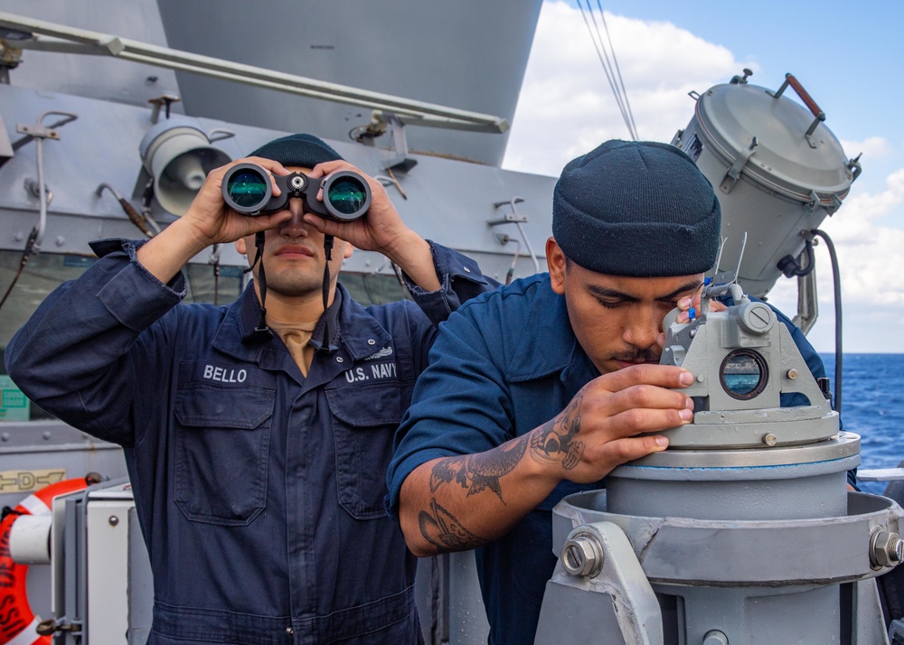 USS Dewey Sailors Scan for Surface Contacts