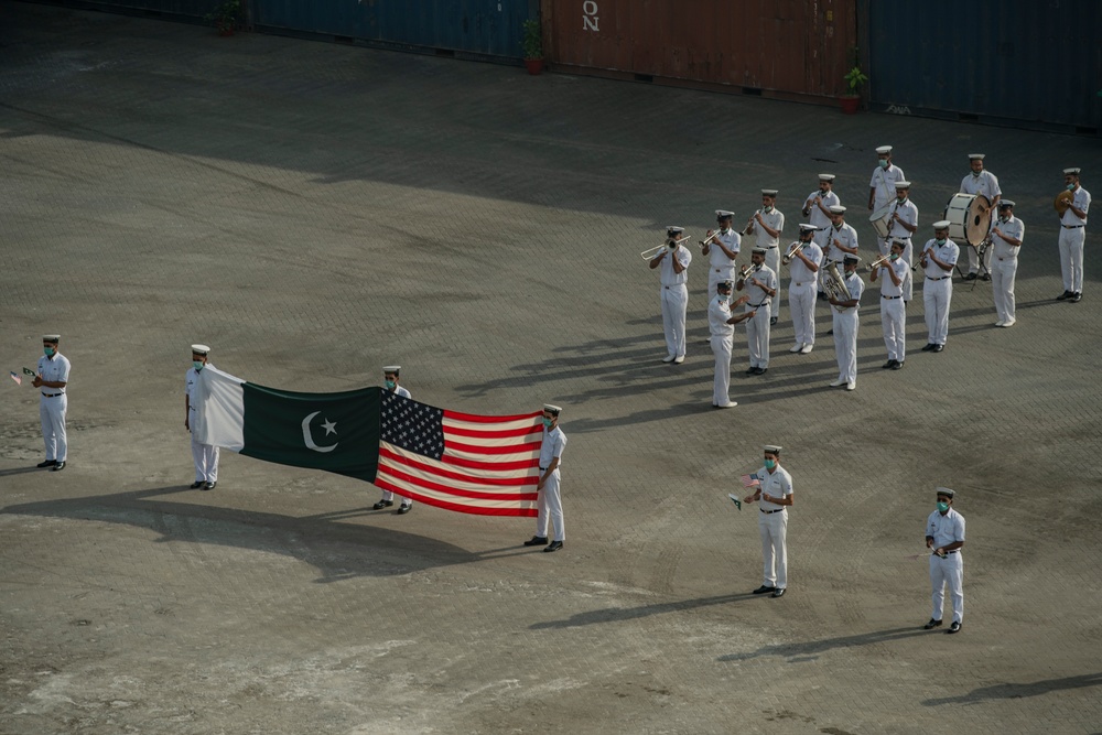 11th MEU, USS Pearl Harbor welcomed to Karachi by Pakistan Navy