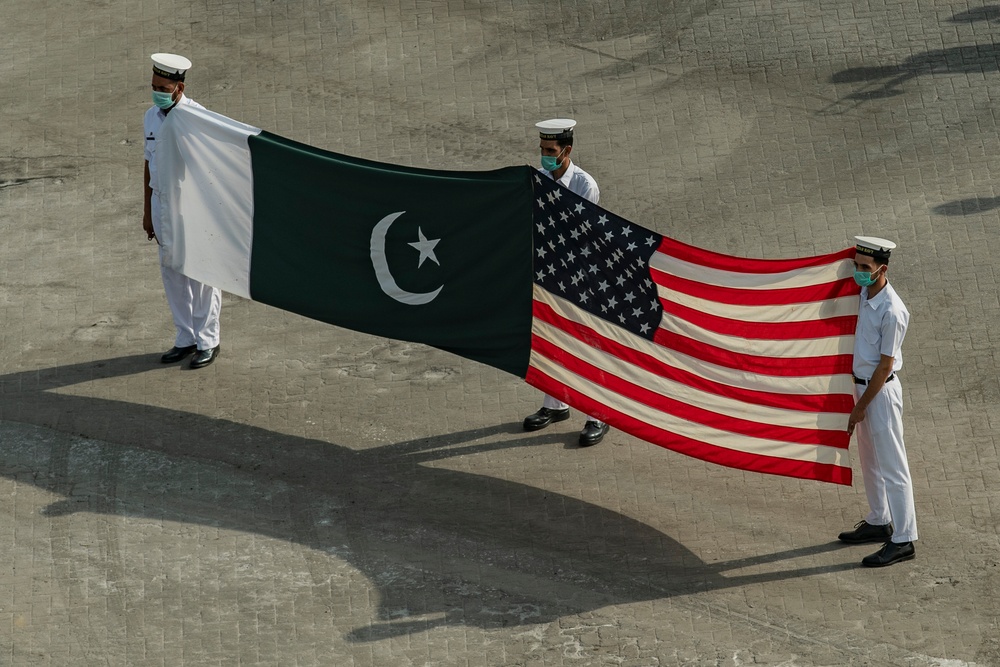 11th MEU, USS Pearl Harbor welcomed to Karachi by Pakistan Navy