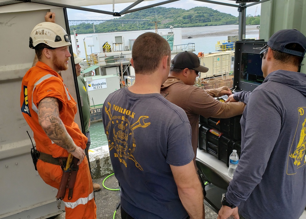 MDSU 2 and Civilian Divers Monitor ROV Images During Salvage Ops