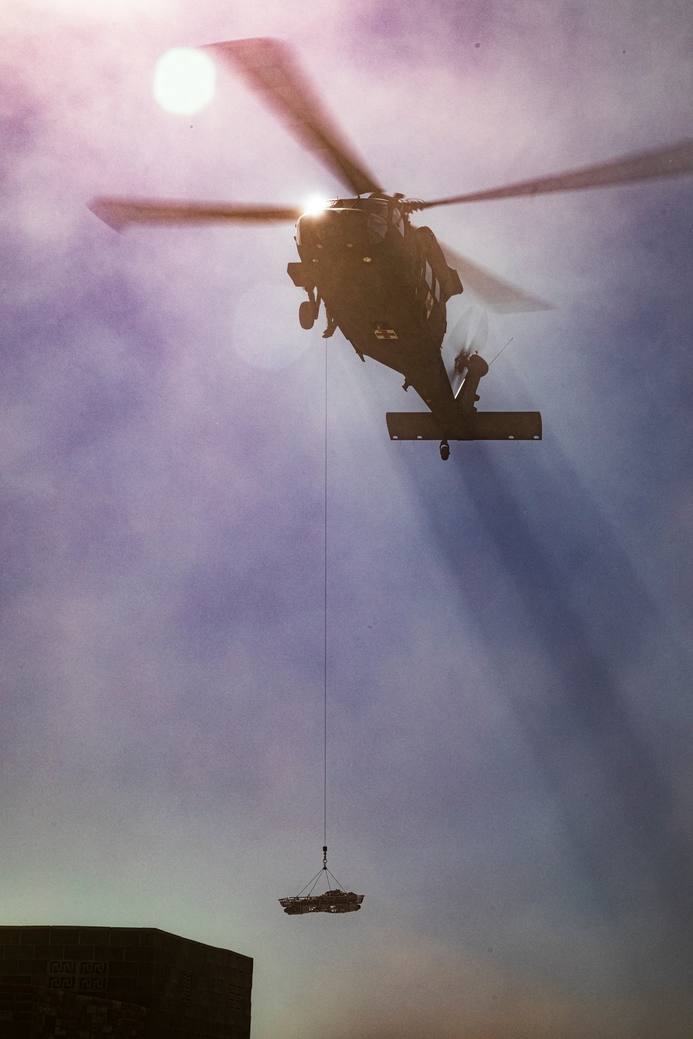 USAARL's UH-60M &quot;FORGE-612&quot; conducts dynamic hoist operations at Project Convergence 21
