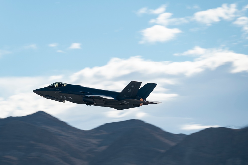 F-35 Lightning take-off