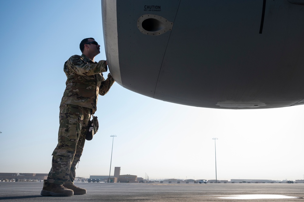 340th EARS refuels B-1 bombers