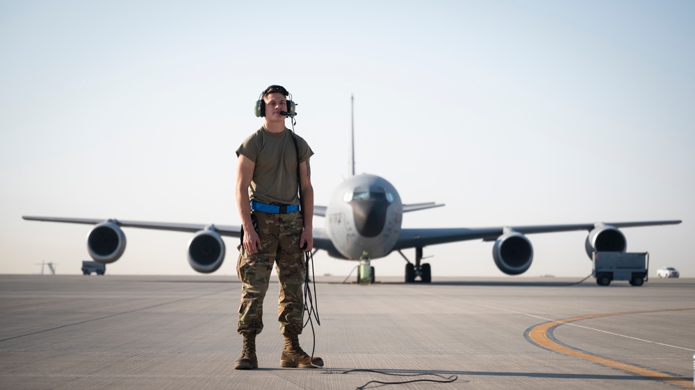 340th EARS refuels B-1 bombers