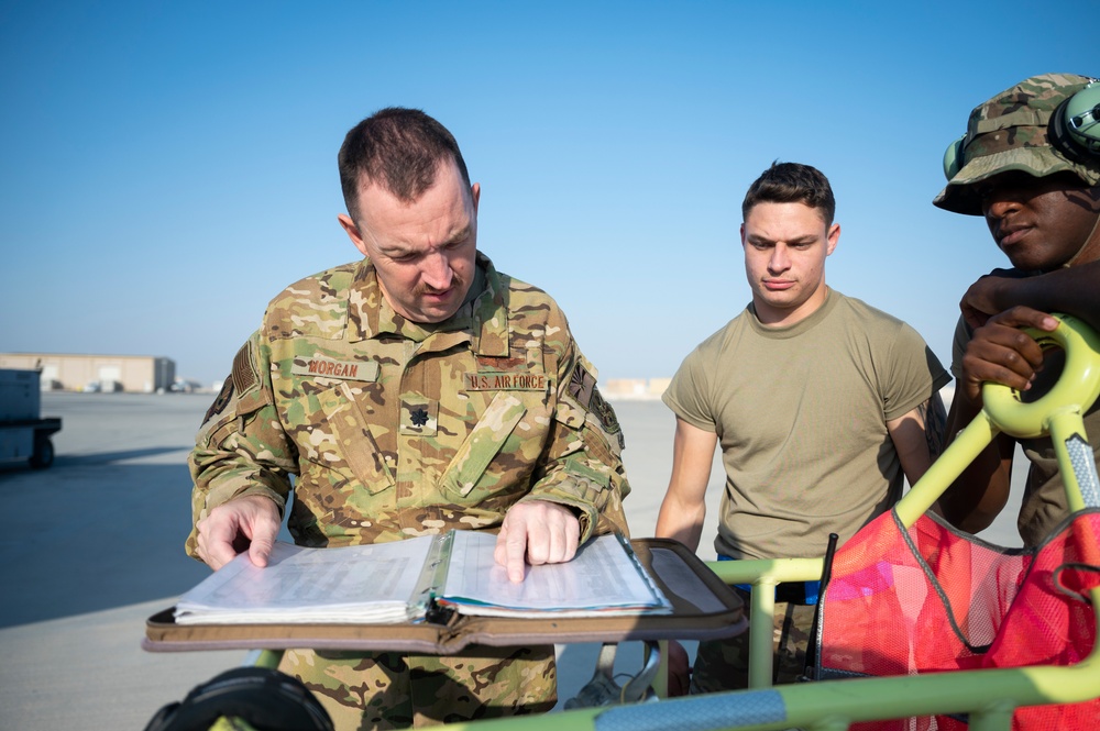 340th EARS refuels B-1 bombers