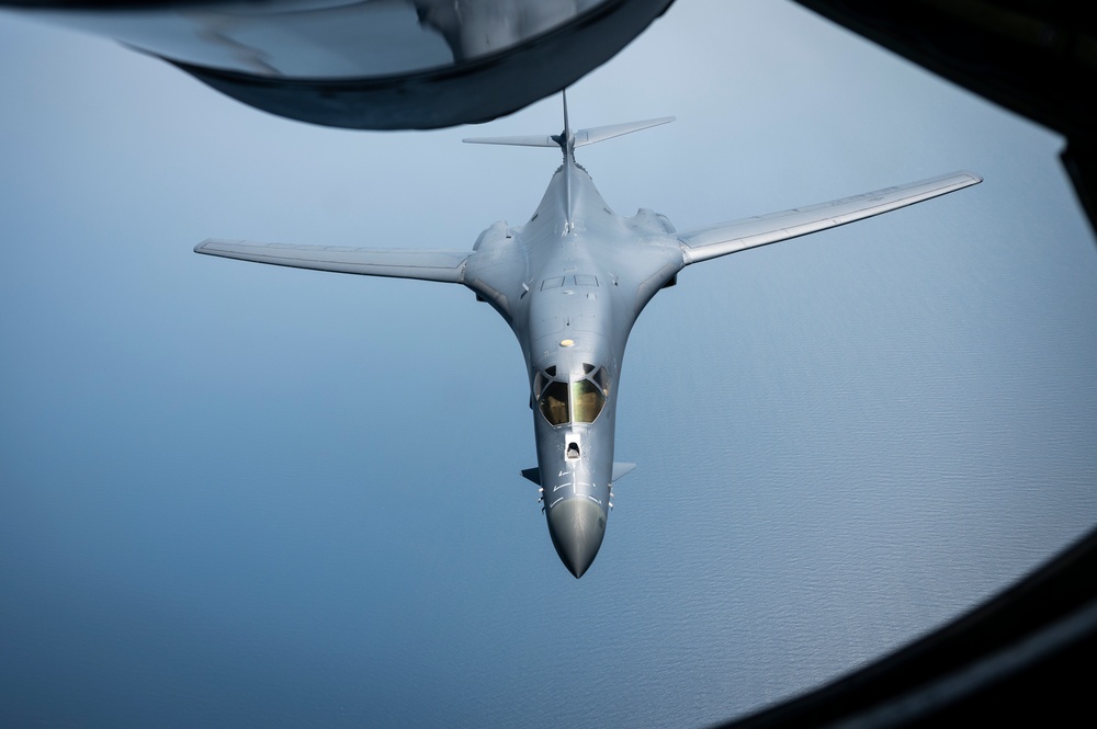 340th EARS refuels B-1 bombers