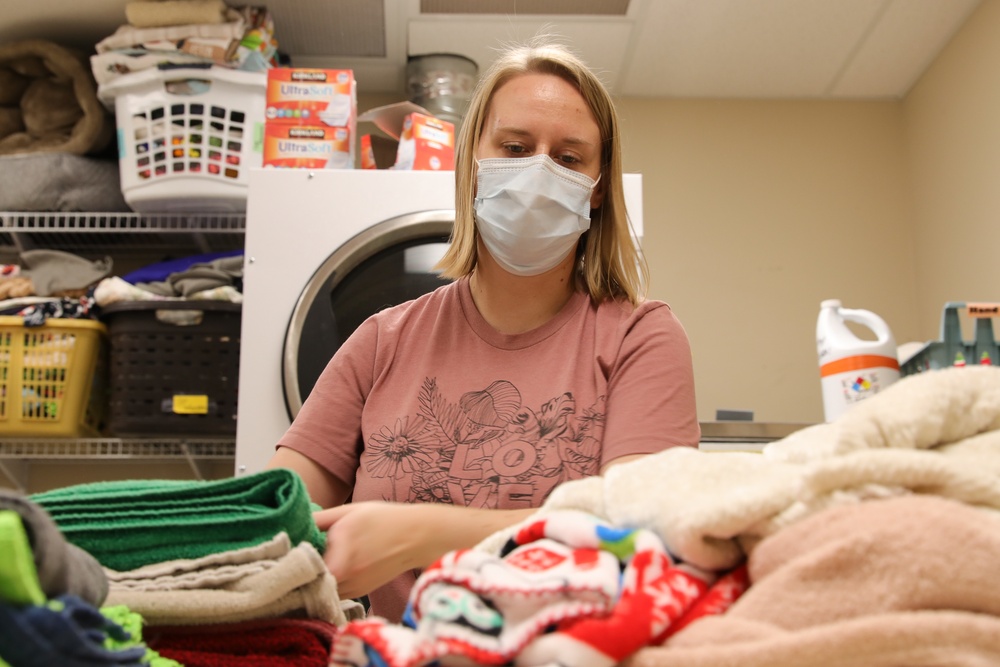 Navy Lt. volunteers in Wenatchee while deployed