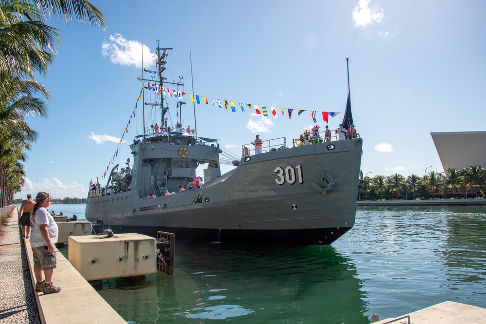 Coast Guard welcomes Dominican Republic navy in Miami