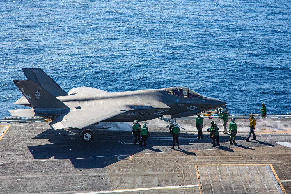 F-35C prepares to launch from Lincoln