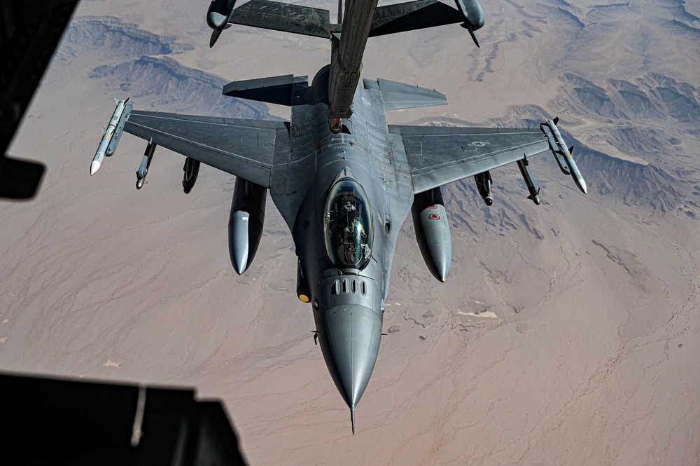 908th EARS connects with F-16’s