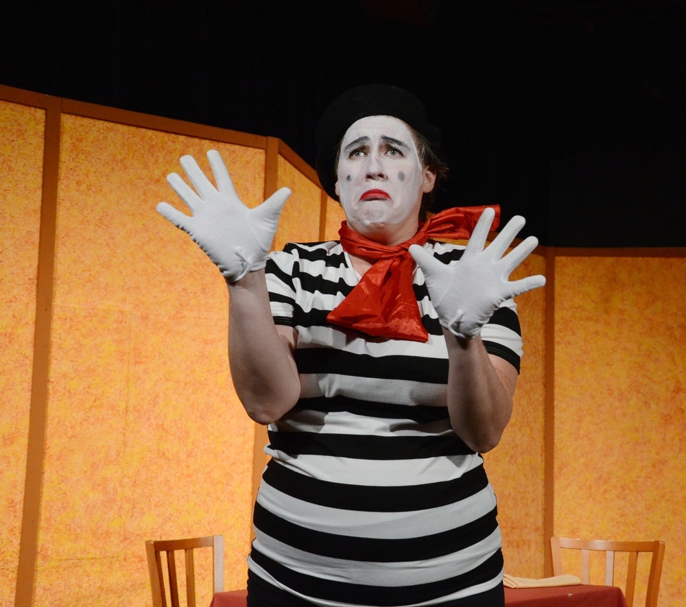 “Unforgettable Laughter” at Soldiers' Theatre “Unforgettable Laughter” at Soldiers' Theatre