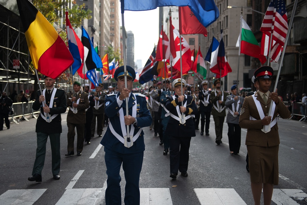 DVIDS Images New York City Veterans Day Parade [Image 6 of 9]