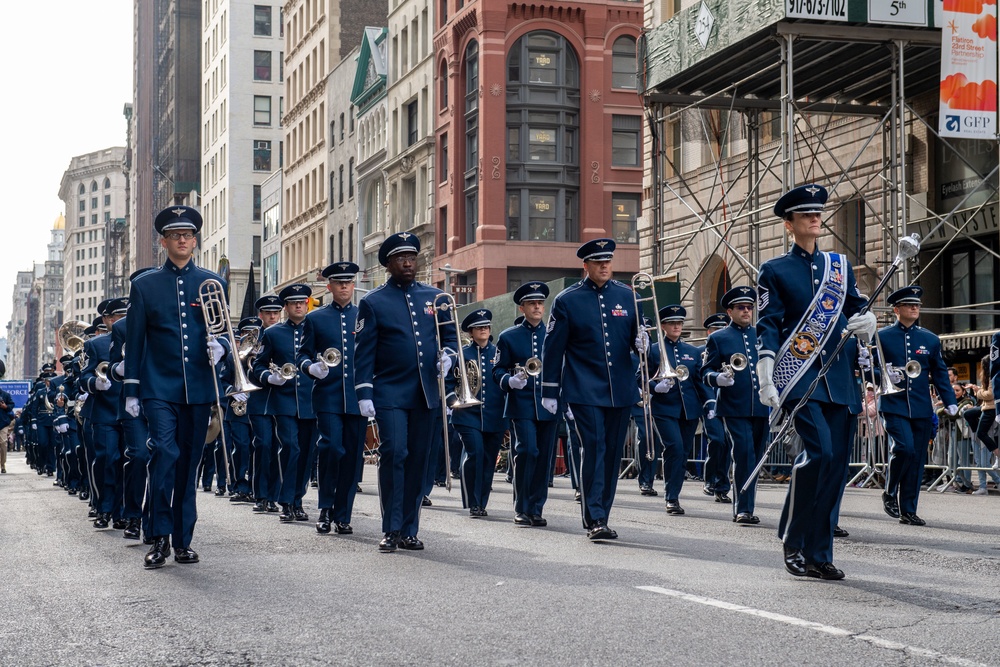DVIDS Images New York City Veterans Day Parade [Image 2 of 12]