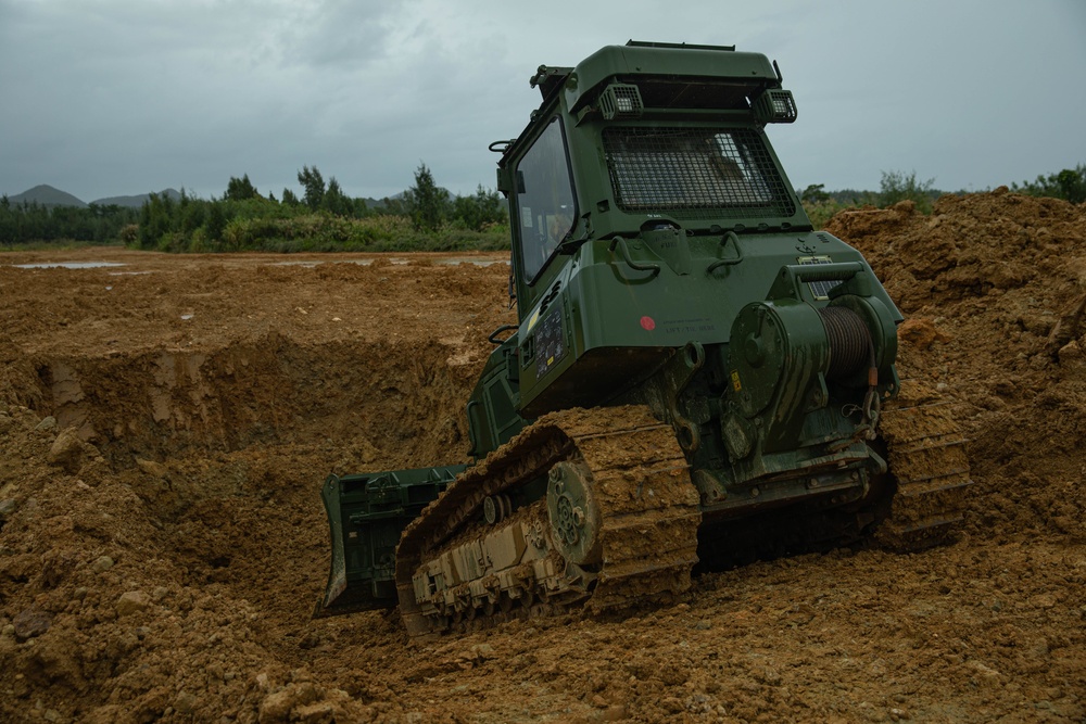 Marines with 9th ESB conduct entrenching exercise