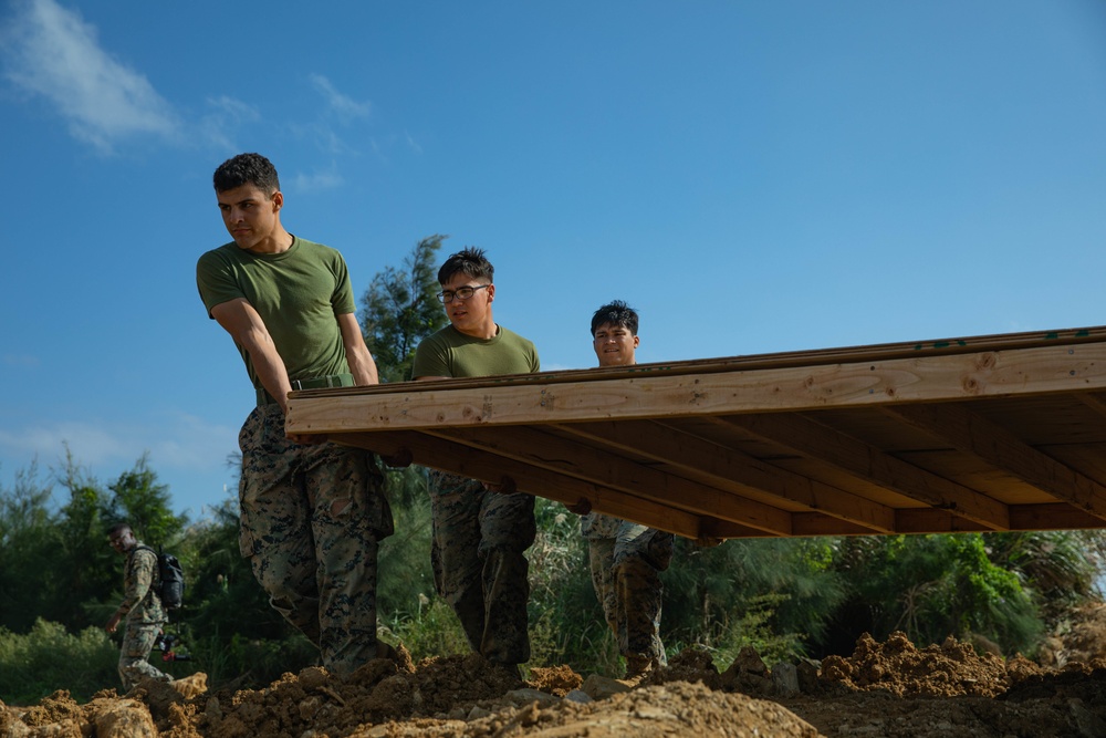 Marines with 9th ESB conduct concealment exercise