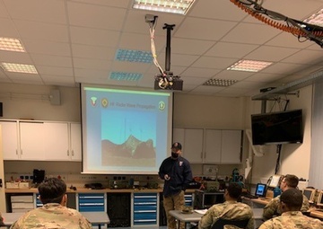 405th AFSB LARs train OPFOR Soldiers on high frequency radio systems, antenna theory