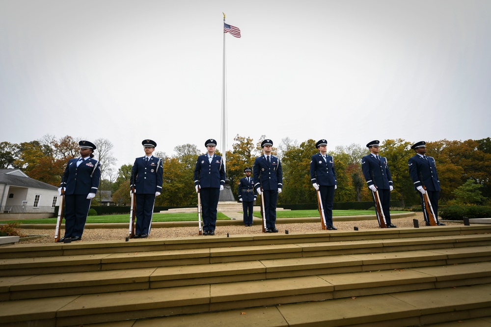 US, UK pay tribute at Veterans Day ceremony