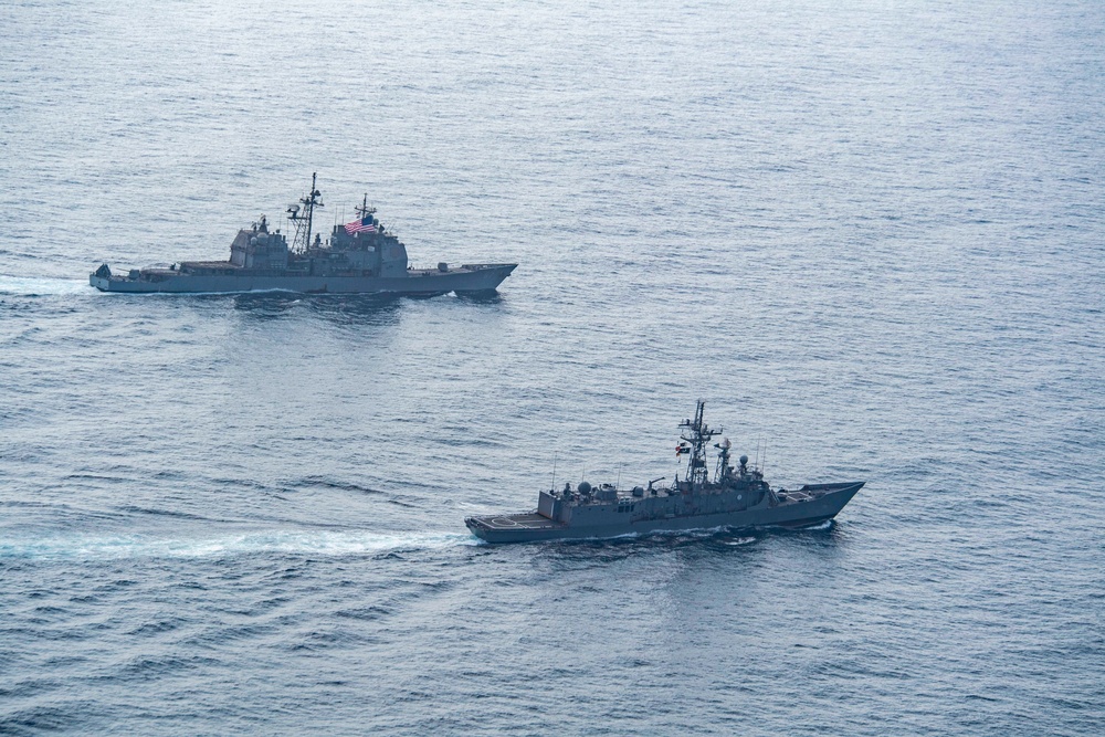 USS Shiloh Underway in 5th Fleet with Pakistan Navy