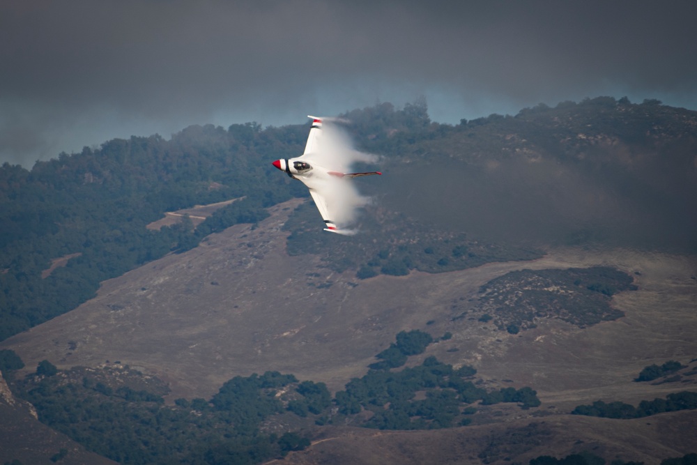 Thunderbirds soar over Salinas