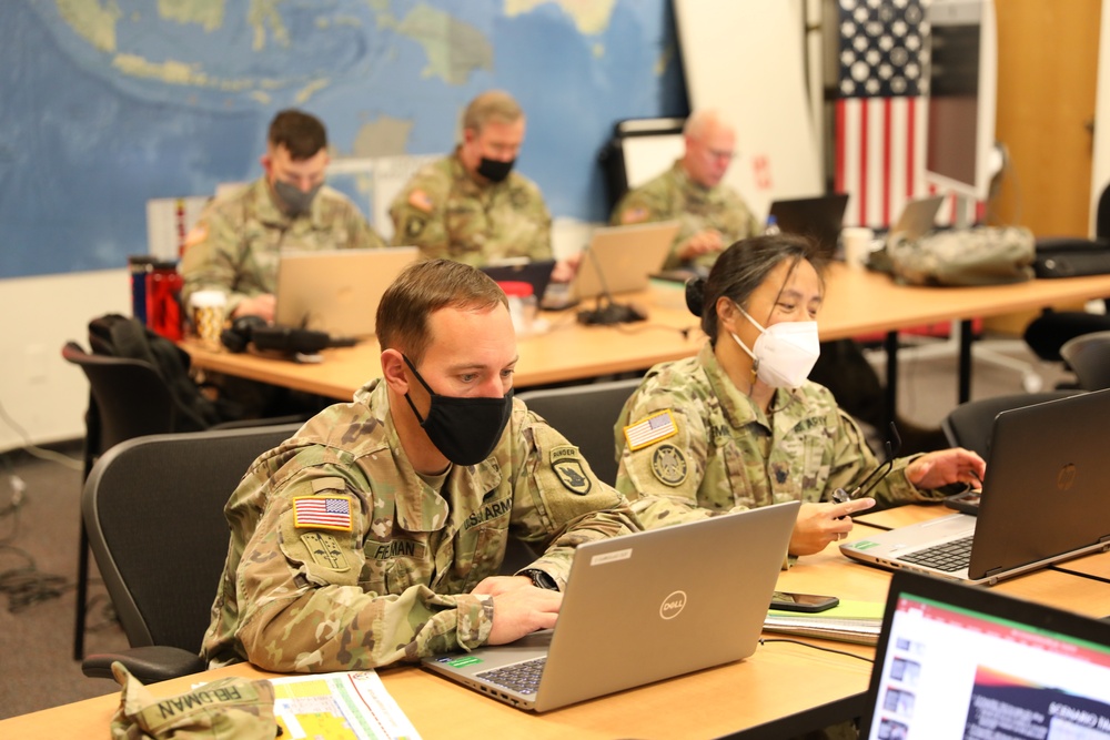 Washington National Guardsmen work with 5th SFAB during Bersama Warrior '21