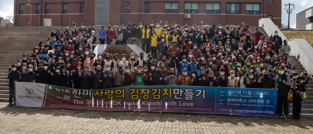 Humphreys families make friends through the love of kimchi