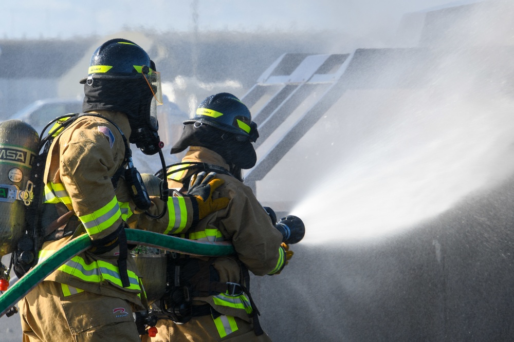 Chief Selects Participate in Firefighting Training with Air Force and JASDF